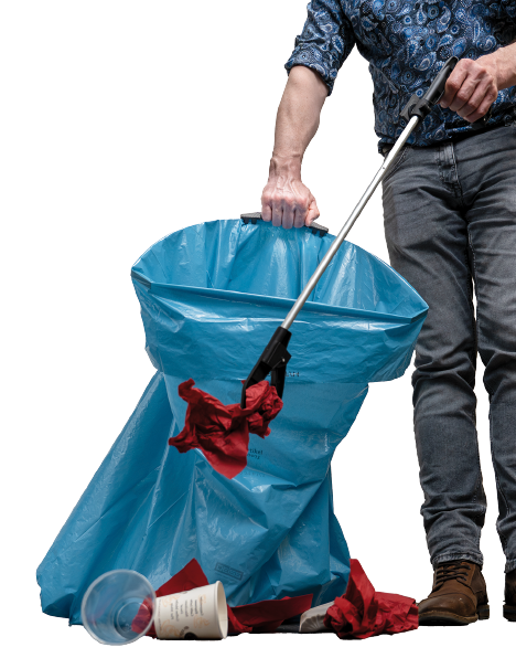 das Müllaufsammeln funktioniert ganz einfach ohne fremde Hilfe mit dem OSpring Bagholder System